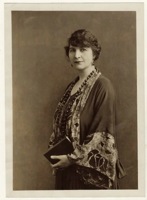 Peters, Lulu Hunt portrait